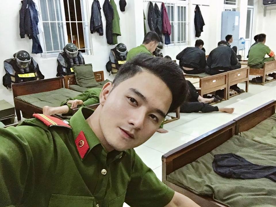 nam canh sat dien trai duoc tim kiem anh 1