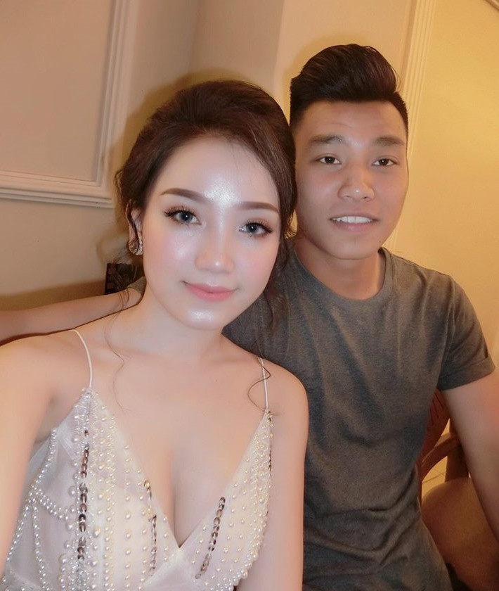 ban gai gui loi chuc toi cac cau thu Olympic Viet anh 5