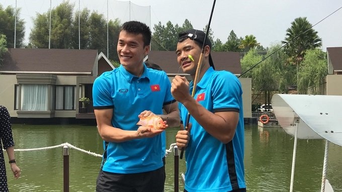 ban gai o cung khach san voi Tien Dung anh 5