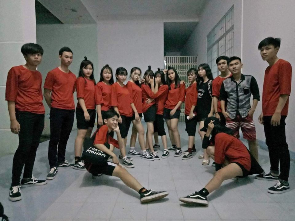 hoc sinh ca 3 chia se buc anh dong phuc giay anh 2