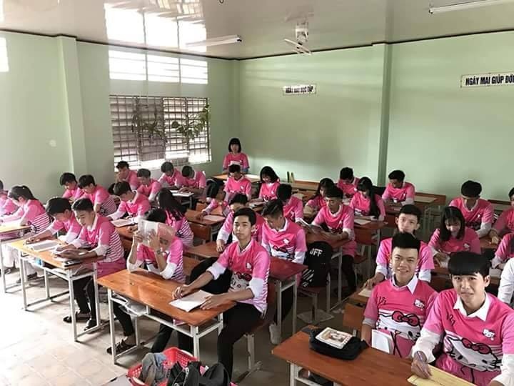 học sinh đồng phục toàn màu hồng ảnh 3 hoc sinh dong phuc toan mau hong anh 3