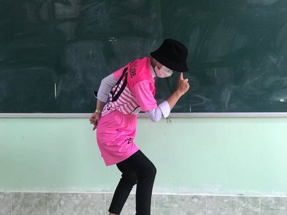 học sinh đồng phục toàn màu hồng ảnh 4 hoc sinh dong phuc toan mau hong anh 4