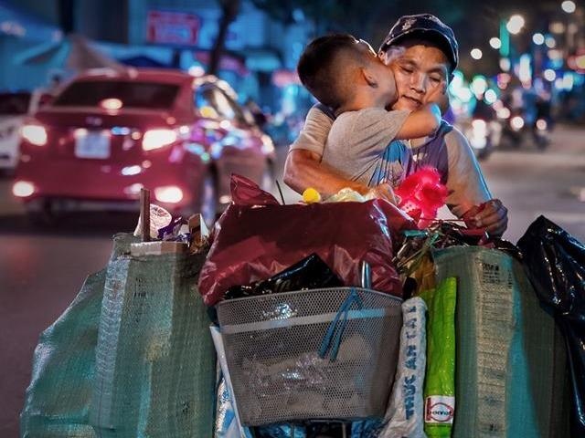 Chuyen cam dong phia sau buc anh 'Trung thu cua con' hinh anh