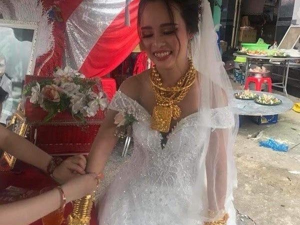 Co dau Kien Giang duoc trao 129 cay vang trong ngay cuoi hinh anh