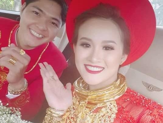 5 dam cuoi gay 'loa mat' khi co co dau, chu re deo vang kin co hinh anh