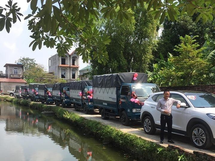 Chu re Ha thanh ruoc dau bang dan xe tai de tao bat ngo cho nha gai hinh anh