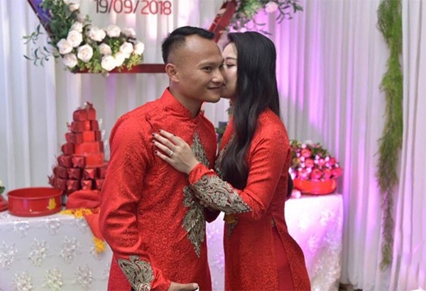 nhan sac vo cau thu Trong Hoang anh 2