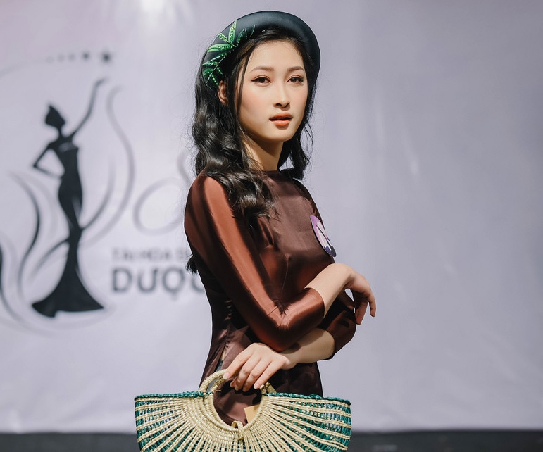 nhan sac 15 sinh vien DH Duoc anh 12