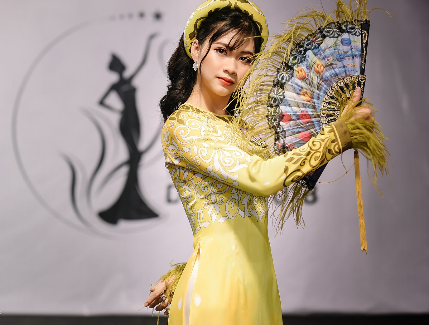 nhan sac 15 sinh vien DH Duoc anh 2