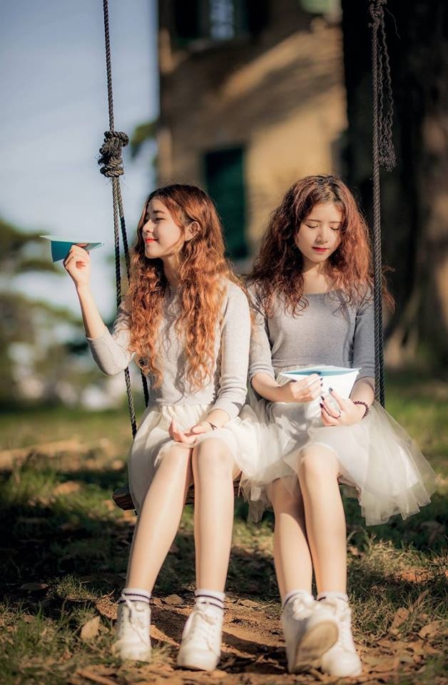 cap chi em sinh doi bi nham la con lai Han Quoc anh 4