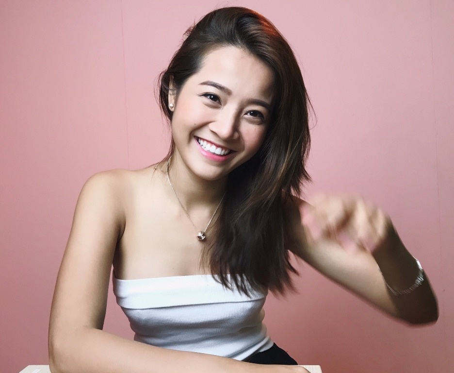 nguoi thu 3 trong MV cua Huong Giang anh 2