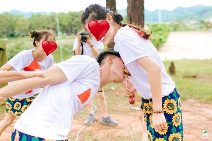 Bộ ảnh kỷ yếu phản cảm của sinh viên Hà Nội ảnh 2 Bo anh ky yeu phan cam cua sinh vien Ha Noi anh 2
