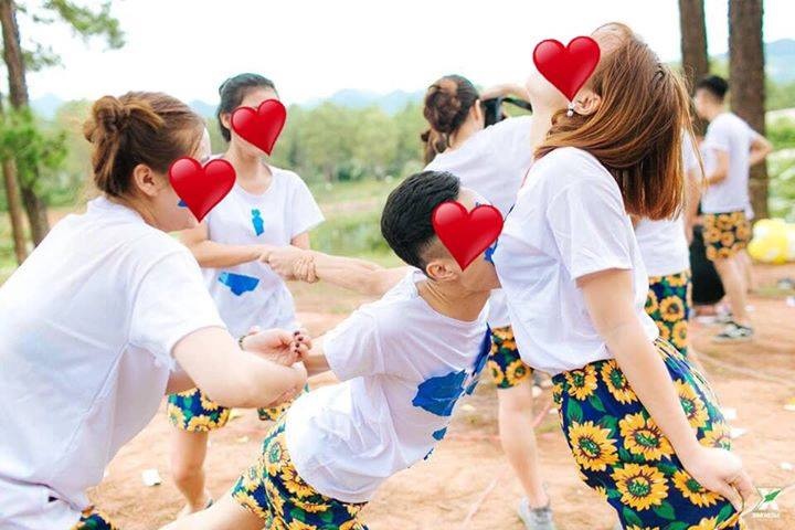 Bộ ảnh kỷ yếu phản cảm của sinh viên Hà Nội ảnh 1 Bo anh ky yeu phan cam cua sinh vien Ha Noi anh 1