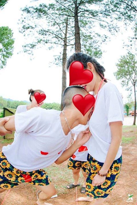 Bộ ảnh kỷ yếu phản cảm của sinh viên Hà Nội ảnh 3 Bo anh ky yeu phan cam cua sinh vien Ha Noi anh 3