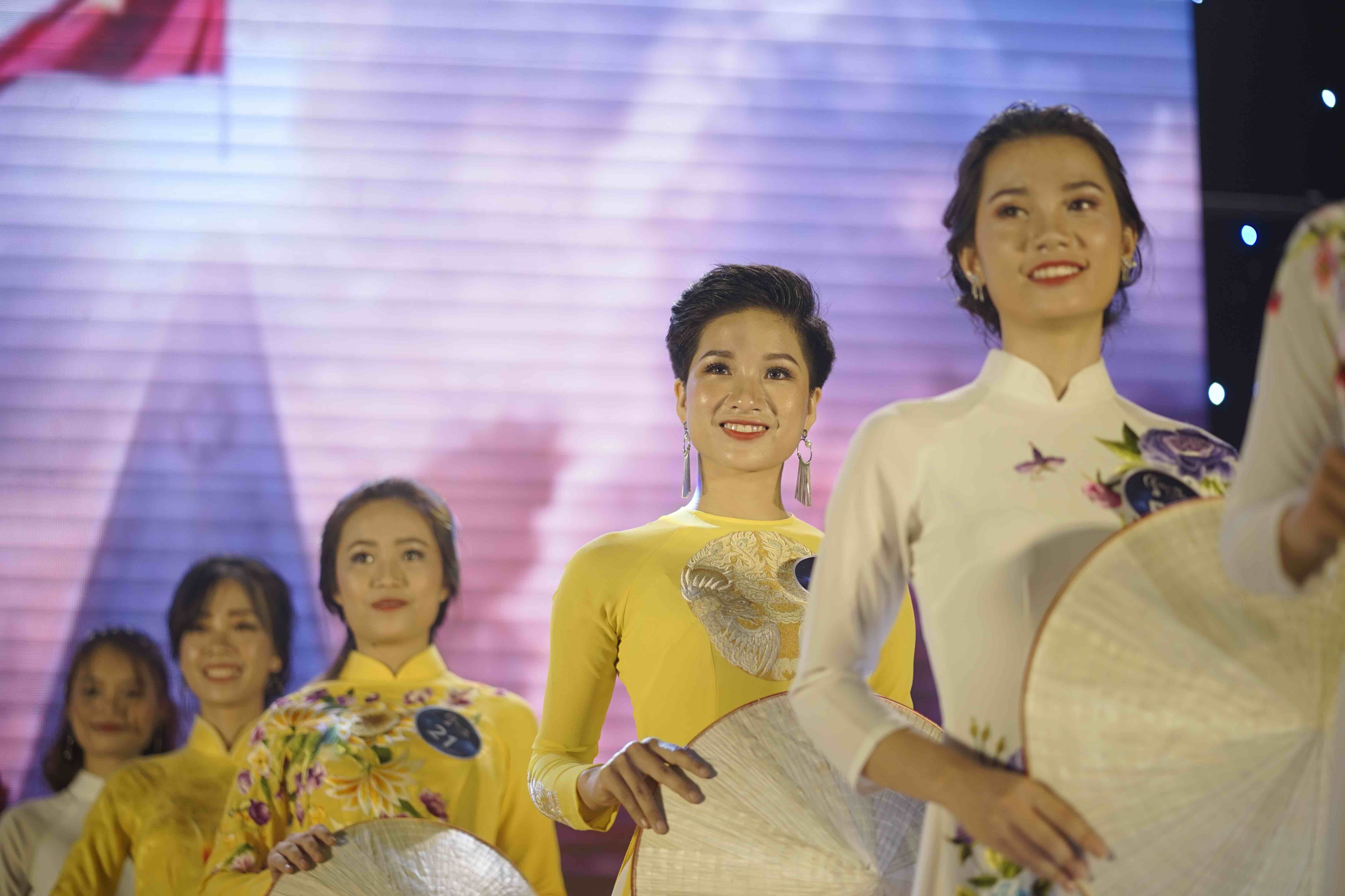 nhan sac hoa khoi Dai hoc Xay dung anh 7