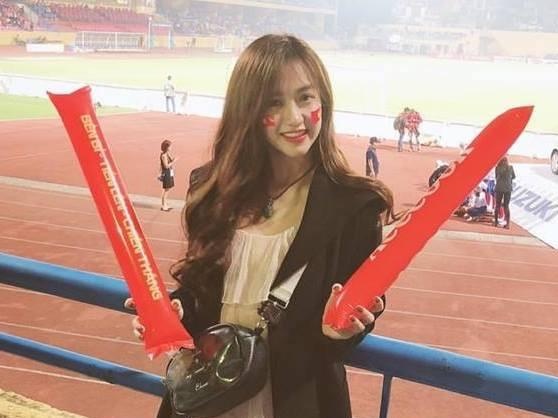 4 nu CDV xuat hien xinh dep tren khan dai tran Viet Nam - Campuchia hinh anh