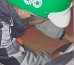 Tai xe Grab giup nguoi la sua xe giua dem khuya hinh anh