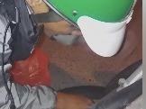 Tai xe Grab dem khuya sua xe giup nguoi la tren cau Chuong Duong hinh anh