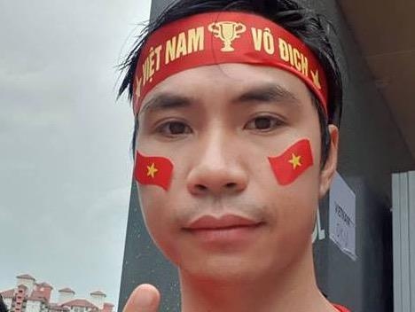 CDV Viet mot minh ngoi o khan dai Malaysia: Chi dam vui trong am tham hinh anh