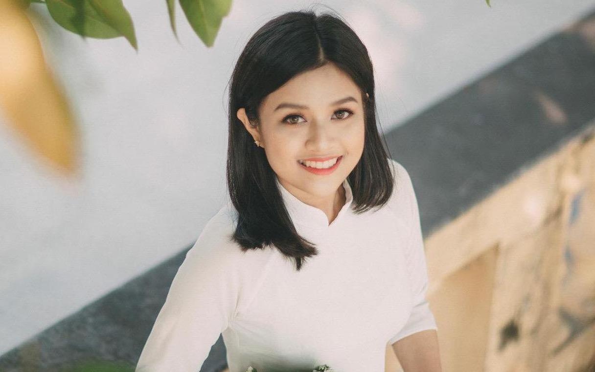 Co giao Ha Long bi hoc sinh chup len: 'Toi chi tre chu khong xinh' hinh anh