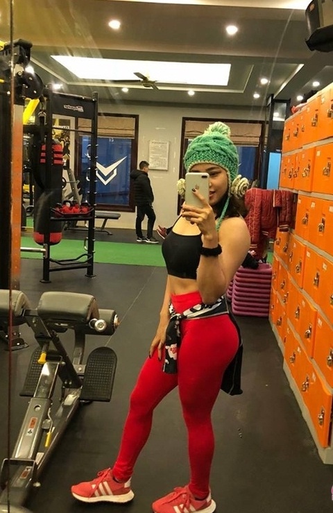 co gai noi tieng vi co co bap nhu dan ong anh 9