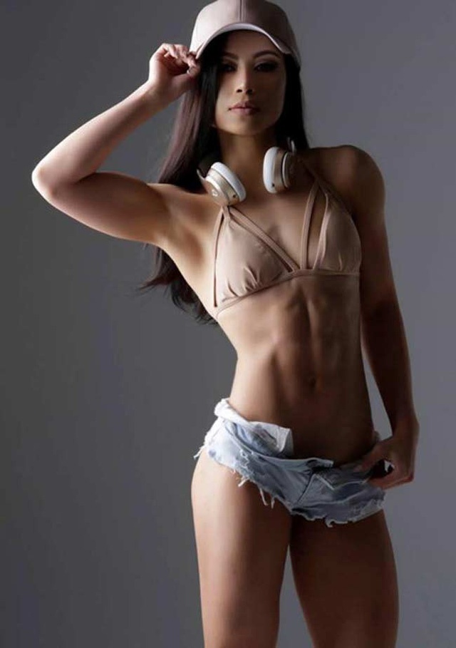 co gai noi tieng vi co co bap nhu dan ong anh 3