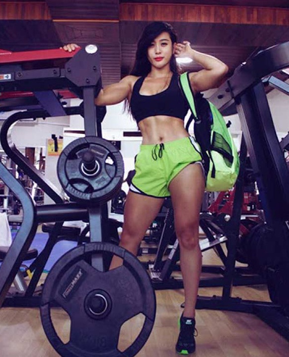 co gai noi tieng vi co co bap nhu dan ong anh 7