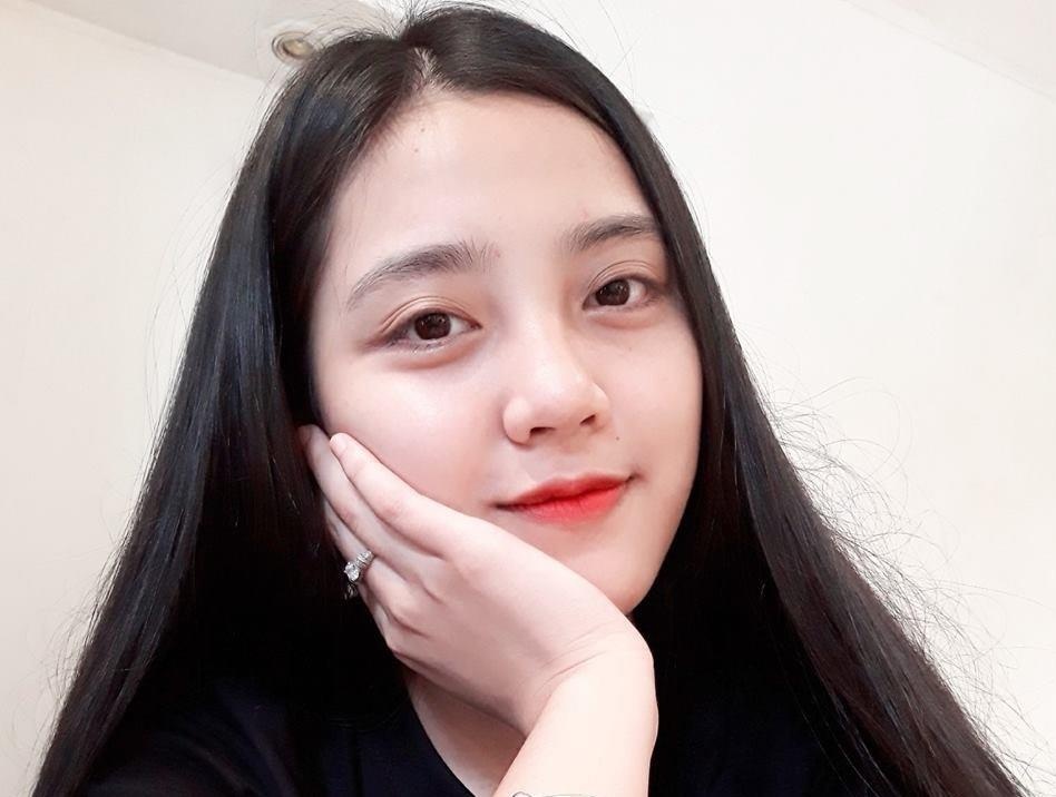 Anh doi thuong xinh xan cua hoa khoi DH Kinh doanh va Cong nghe hinh anh