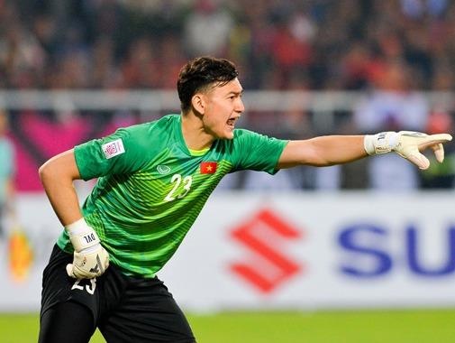 Dan mang lam loan Facebook Duc Chinh, Van Lam sau tran thua Iraq hinh anh