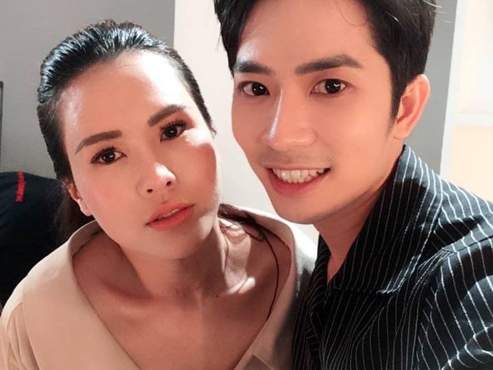 Nu giam doc tung do vo hon nhan hen ho voi chang nguoi mau dien trai hinh anh
