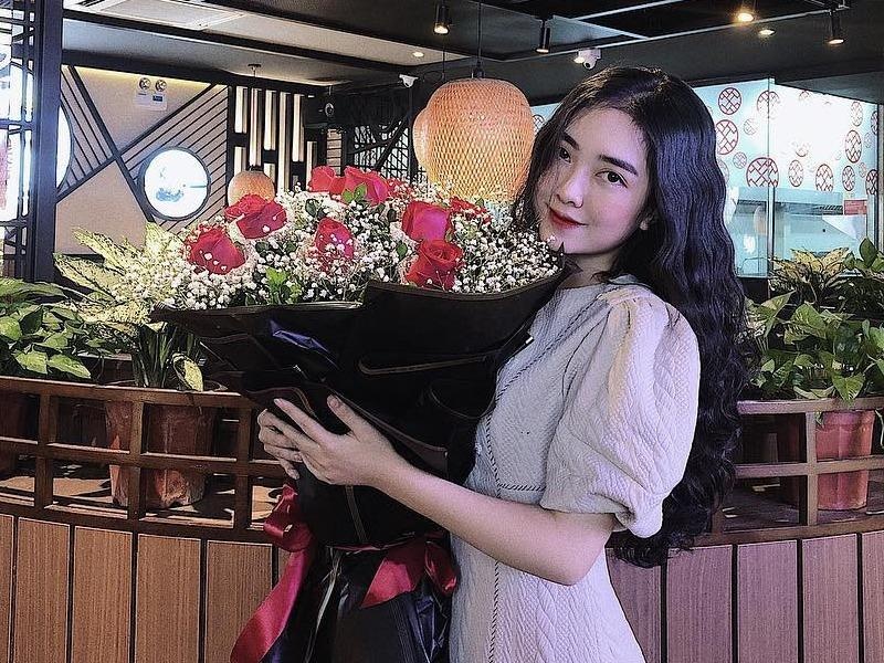 Cac cau thu tuyen Viet Nam da tang qua gi cho vo, ban gai? hinh anh