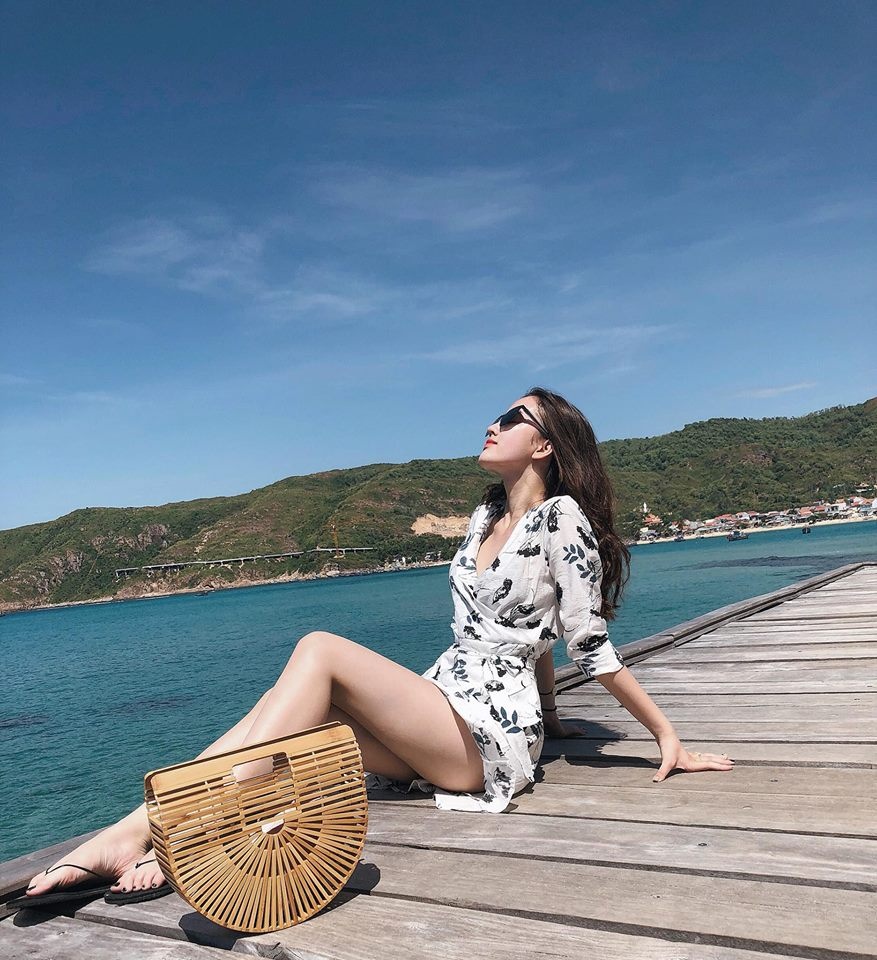 nhan sac cua tiep vien hang khong mua deo anh 5