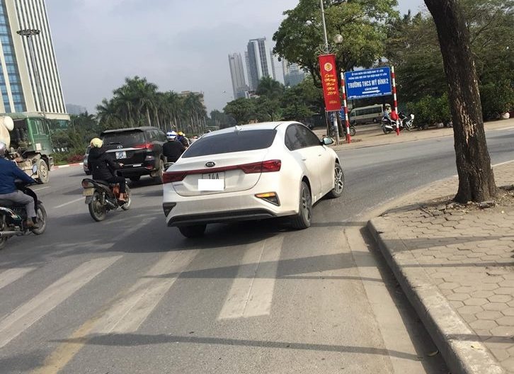 người tài xế cho đi nhờ xe ảnh 1 nguoi tai xe cho di nho xe anh 1