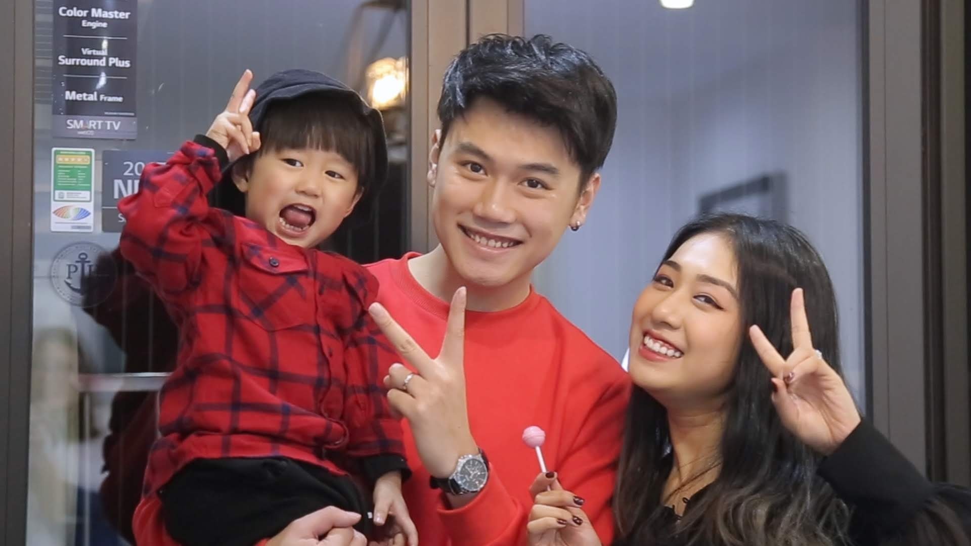 Be Xoai cung bo Tung Son, me Trang Lou don Tet Ky Hoi the nao? hinh anh