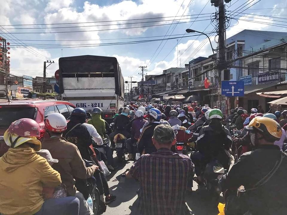 ám ảnh kẹt xe miền tây sau tết ảnh 4 am anh ket xe mien tay sau tet anh 4