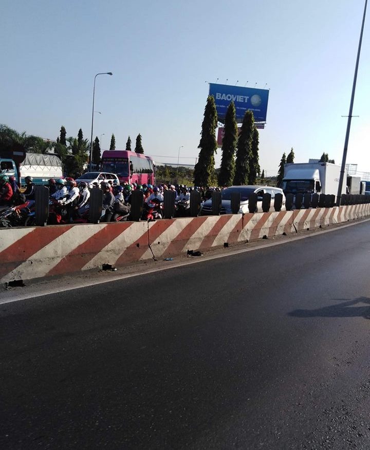 ám ảnh kẹt xe miền tây sau tết ảnh 3 am anh ket xe mien tay sau tet anh 3