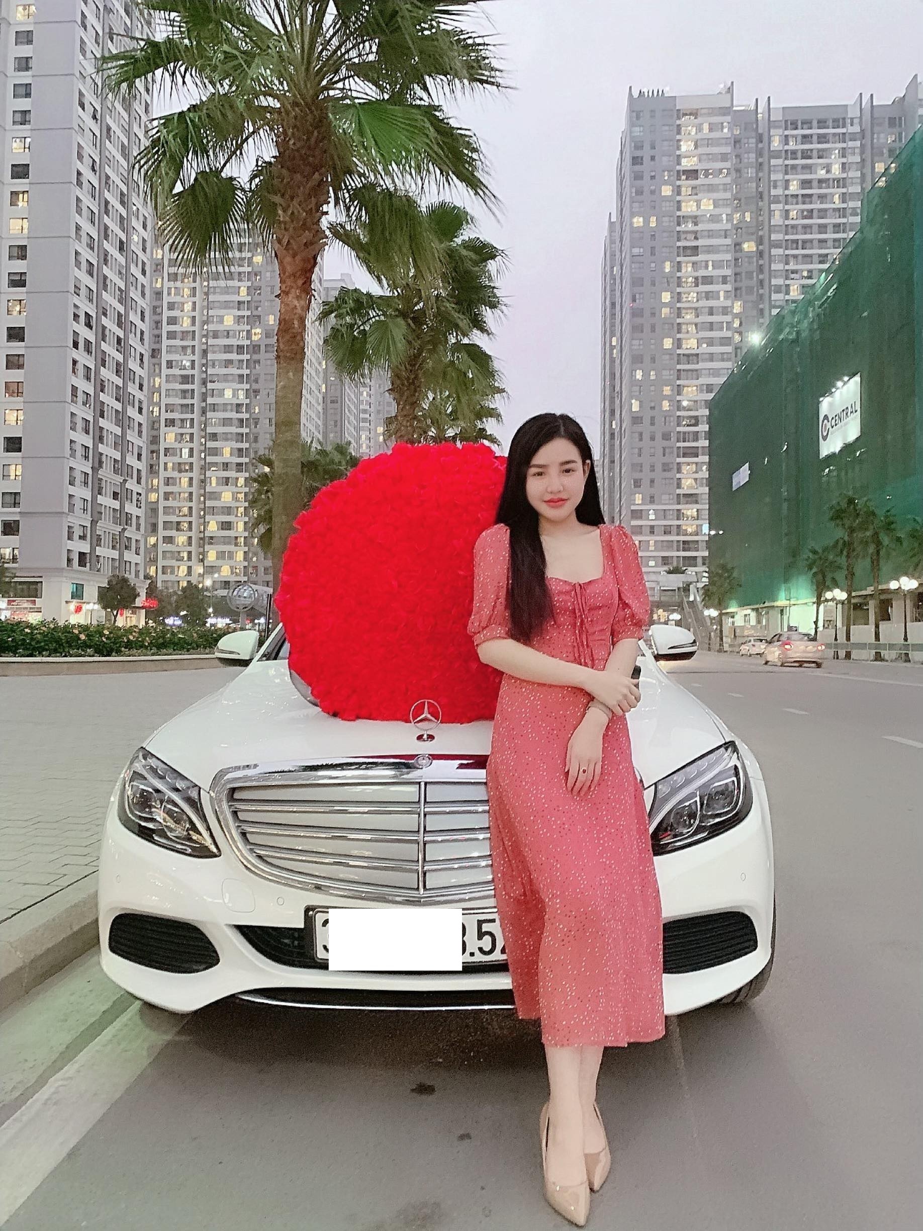 9X hà thành bạn gái bó hoa khổng lồ ảnh 4 9X ha thanh ban gai bo hoa khong lo anh 4