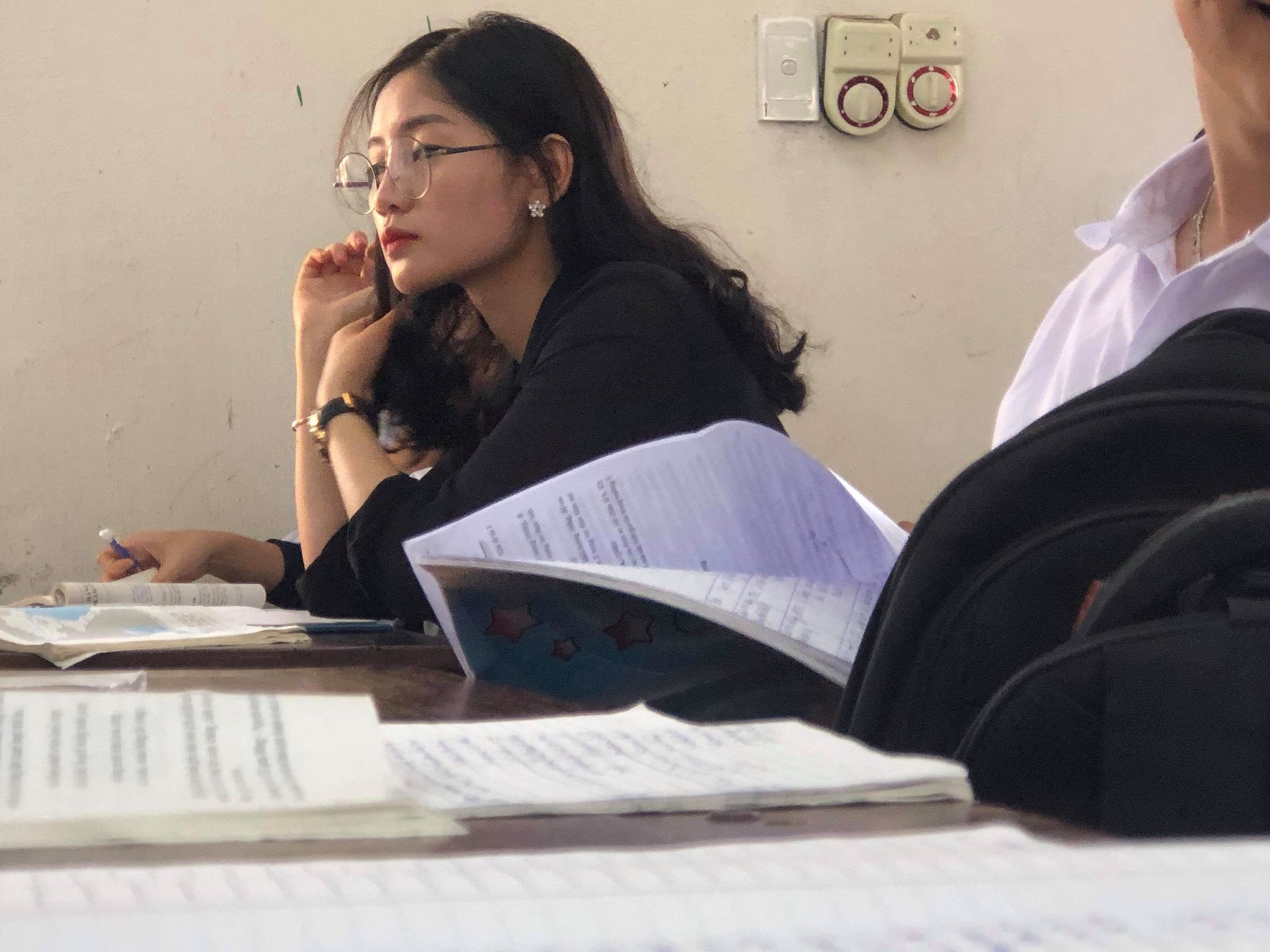 cô giáo xinh đẹp bị chụp lén ảnh 1 co giao xinh dep bi chup len anh 1