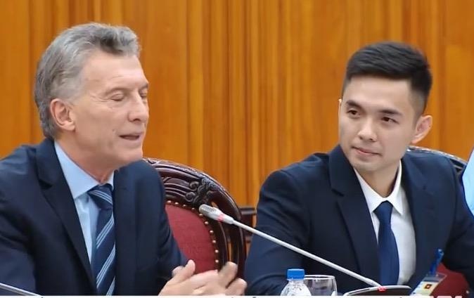 Chang phien dich cho tong thong: 'Toi khong giong Chung Han Luong dau' hinh anh