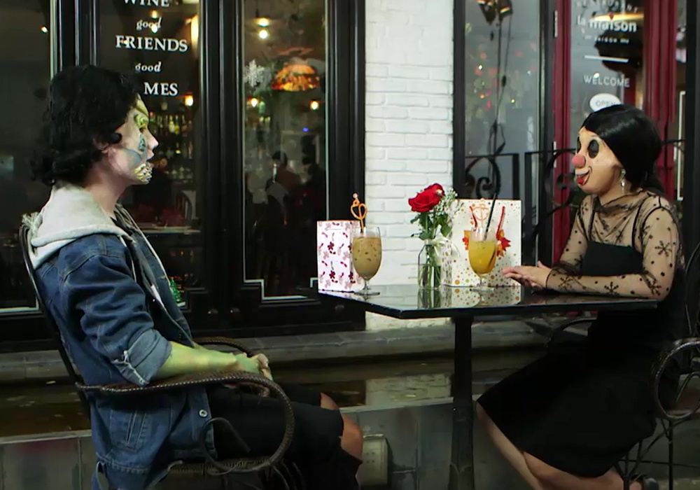 Chang trai chuan bi buoi hen ho lang man tren song truyen hinh hinh anh