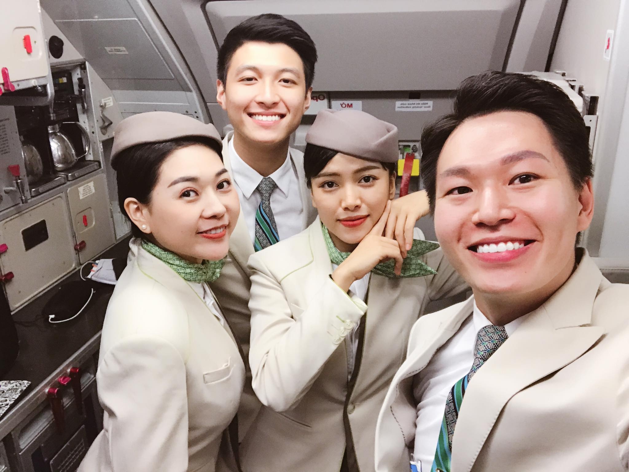 nam tiếp viên hàng không bị hành khách chụp lén ảnh 5 nam tiep vien hang khong bi hanh khach chup len anh 5