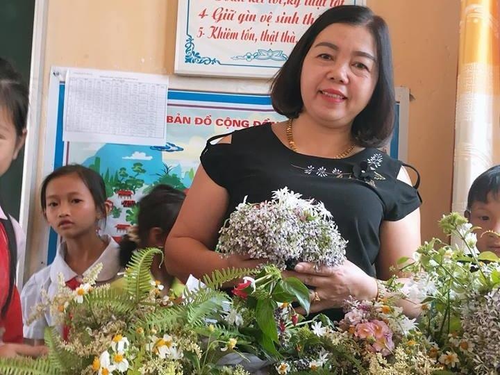 Hoc tro vung cao o Lai Chau hai hoa rung tang co giao ngay 8/3 hinh anh