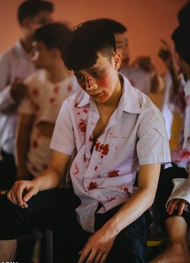 hoc sinh chup bo anh ky yeu zombie anh 6