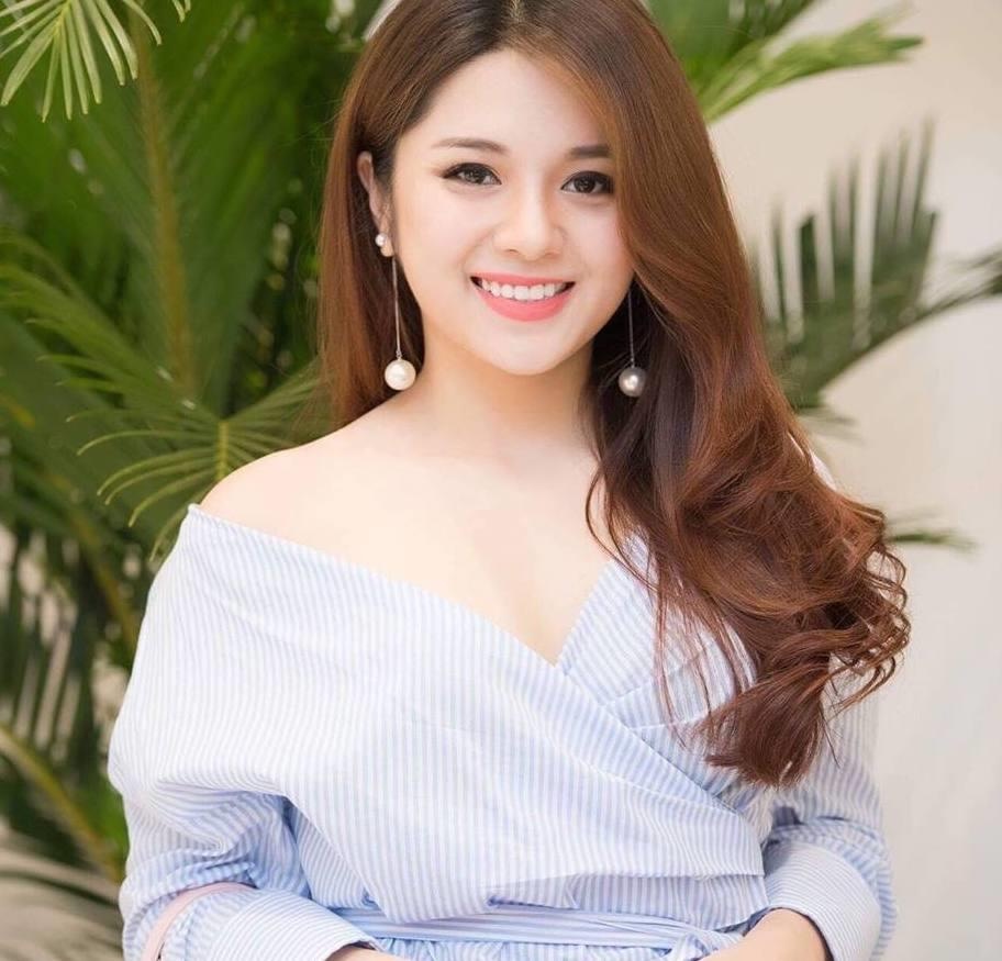 Mc mặc hở vòng 1 ảnh 1 Mc mac ho vong 1 anh 1