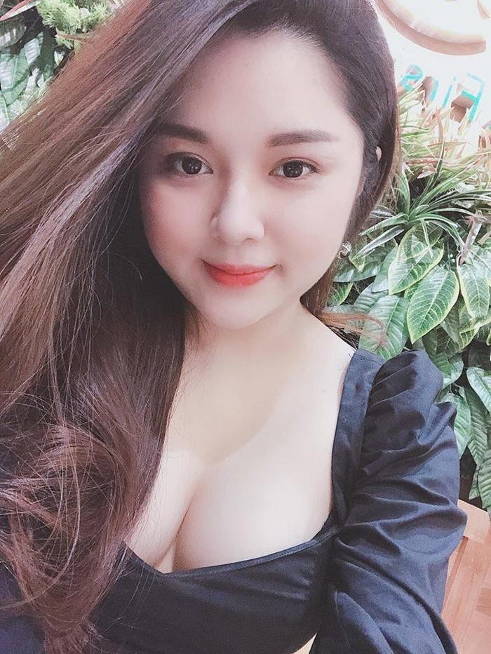 Mc mặc hở vòng 1 ảnh 2 Mc mac ho vong 1 anh 2