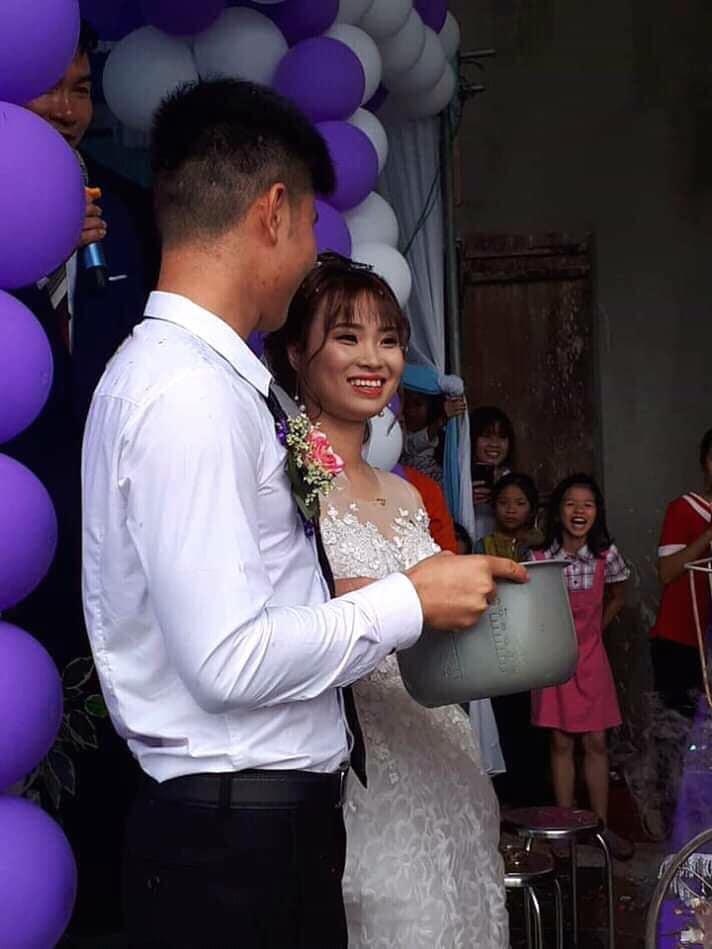 cô dâu chú rể nghệ an uống rượu bằng nồi cơm điện ảnh 2 co dau chu re nghe an uong ruou bang noi com dien anh 2