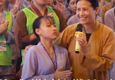 Cô gái vong nhập ở chùa ba vàng ảnh 1 Co gai vong nhap o chua ba vang anh 1