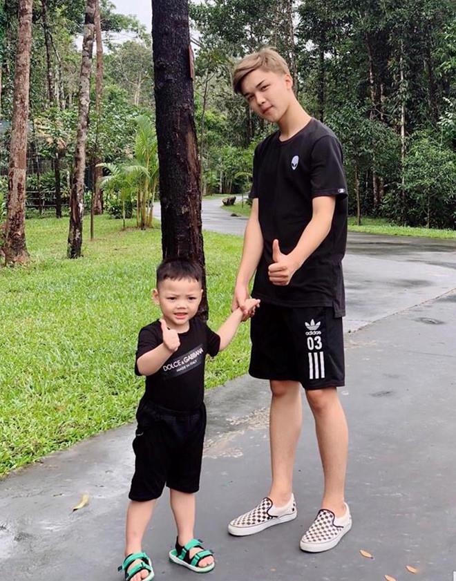 em trai em gai cua nguoi noi tieng anh 12