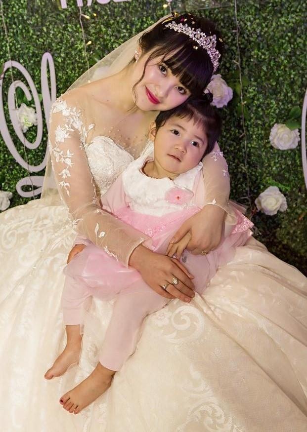 mẹ nuôi bé gái Lào Cai viết tâm thư gửi chồng ảnh 6 me nuoi be gai Lao Cai viet tam thu gui chong anh 6