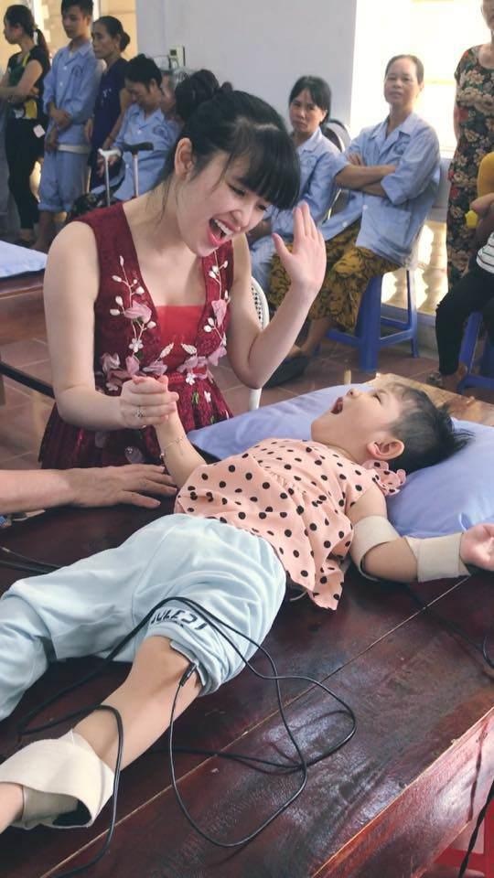 mẹ nuôi bé gái Lào Cai viết tâm thư gửi chồng ảnh 4 me nuoi be gai Lao Cai viet tam thu gui chong anh 4